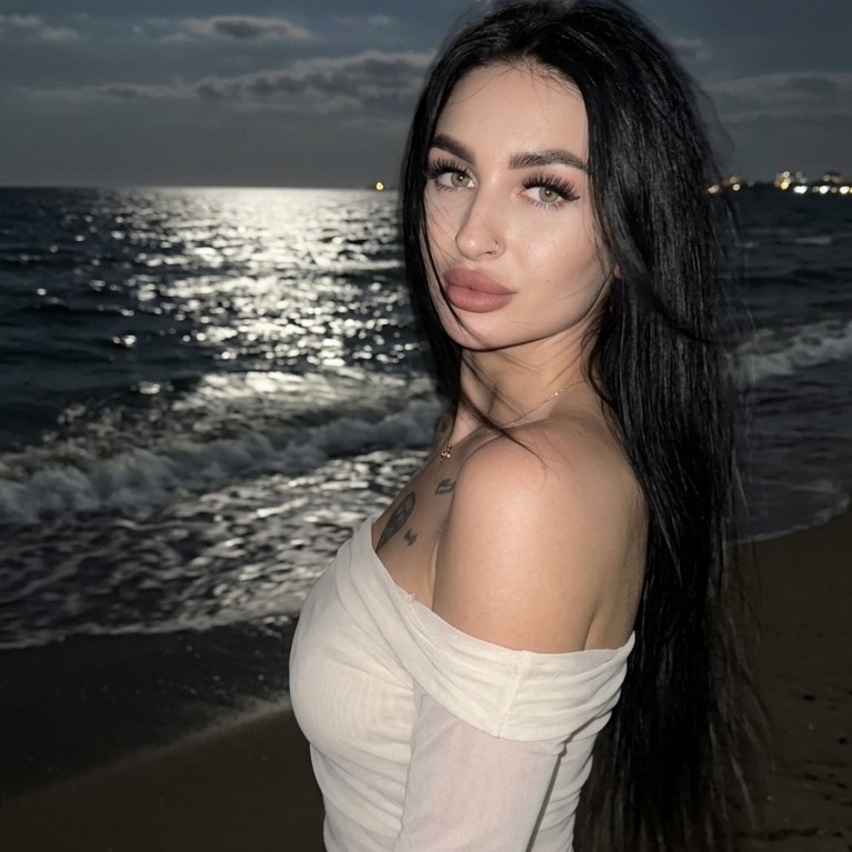 lola 📯ιᴄᴏɴιQᴜᴇ on Tango Live