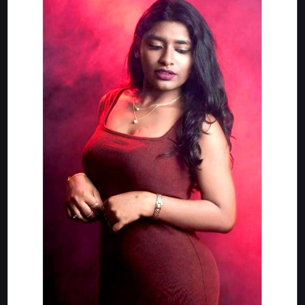 Tamil Rm Varshini from IN on Tango Live