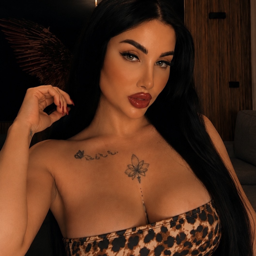 Toto👸🏻فانز ريم from LB on Tango Live
