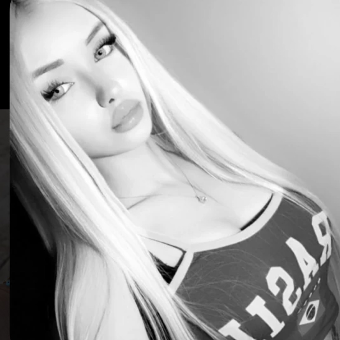 Lara🐬👑 from AE on Tango Live