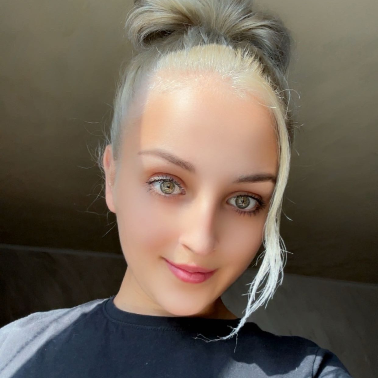 Diamond_xo🦋☘️ from RO on Tango Live