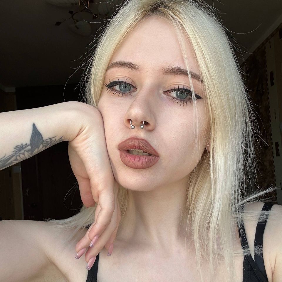 Angelina from UA on Tango Live
