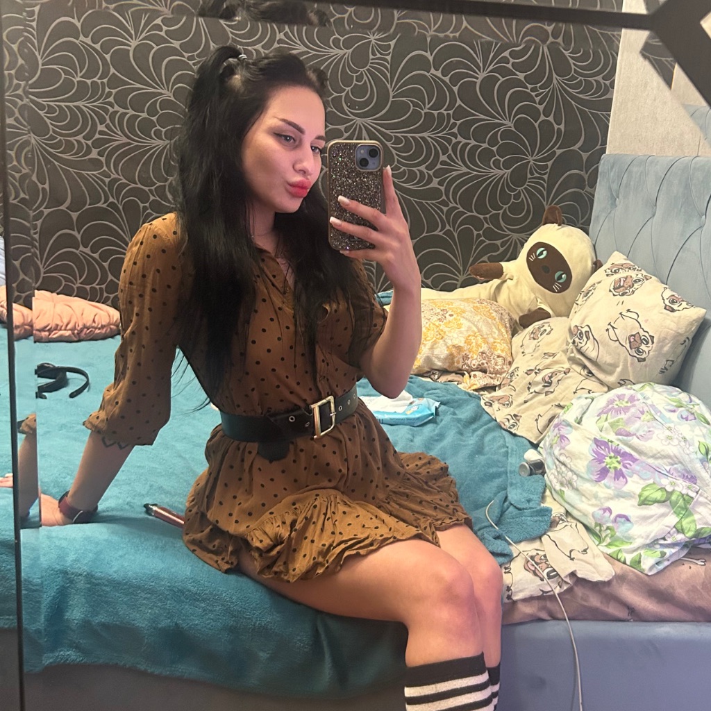Alina from RU on Tango Live