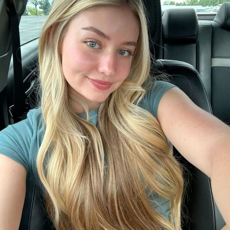 Ekaterina🩵 from RU on Tango Live