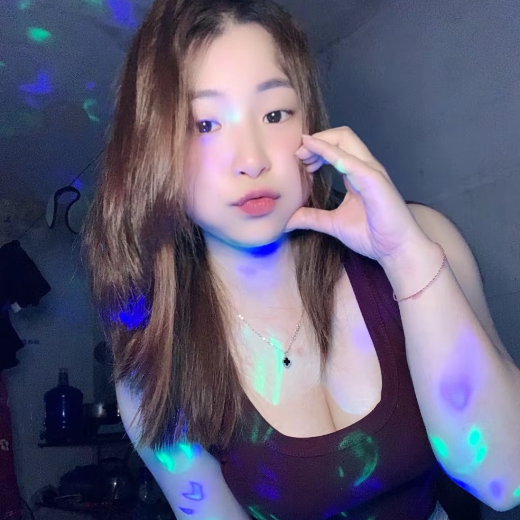 Linna from VN on Tango Live