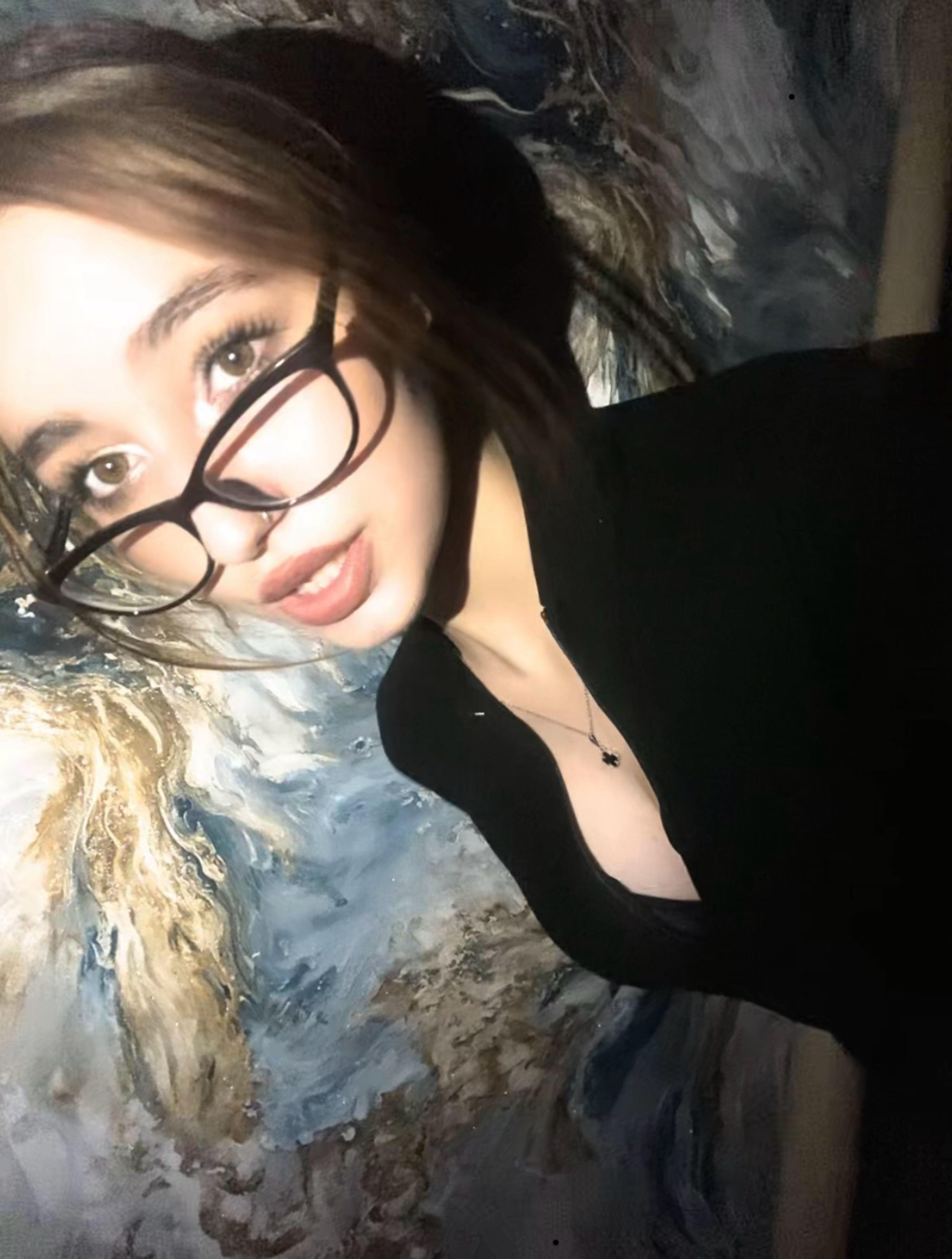 Ilonka from UA on Tango Live