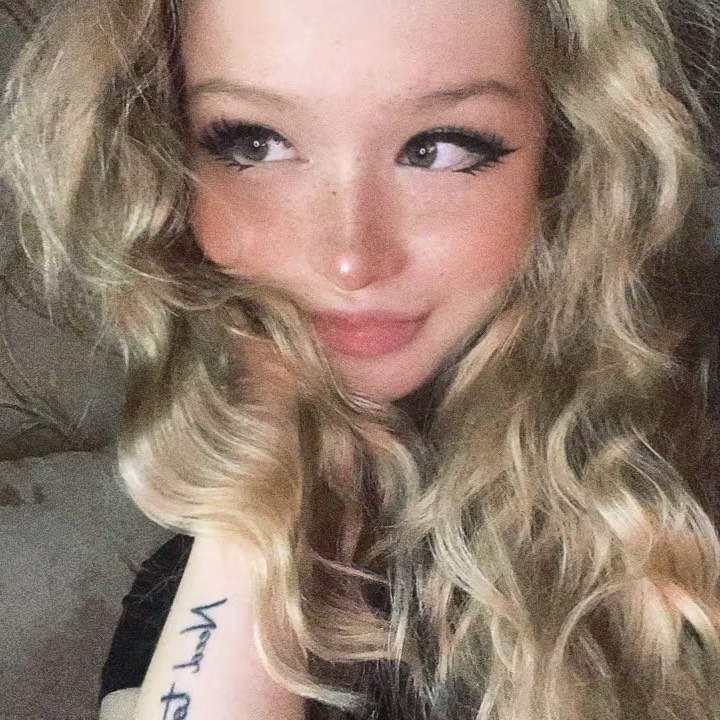 MoonMeow⁶⁹ from RU on Tango Live