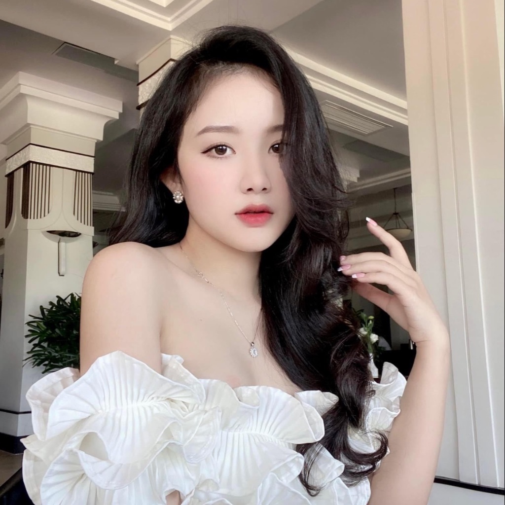 Ella from VN on Tango Live
