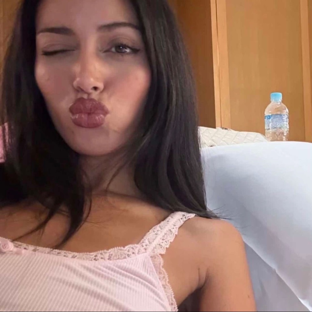 Ariel from US on Tango Live