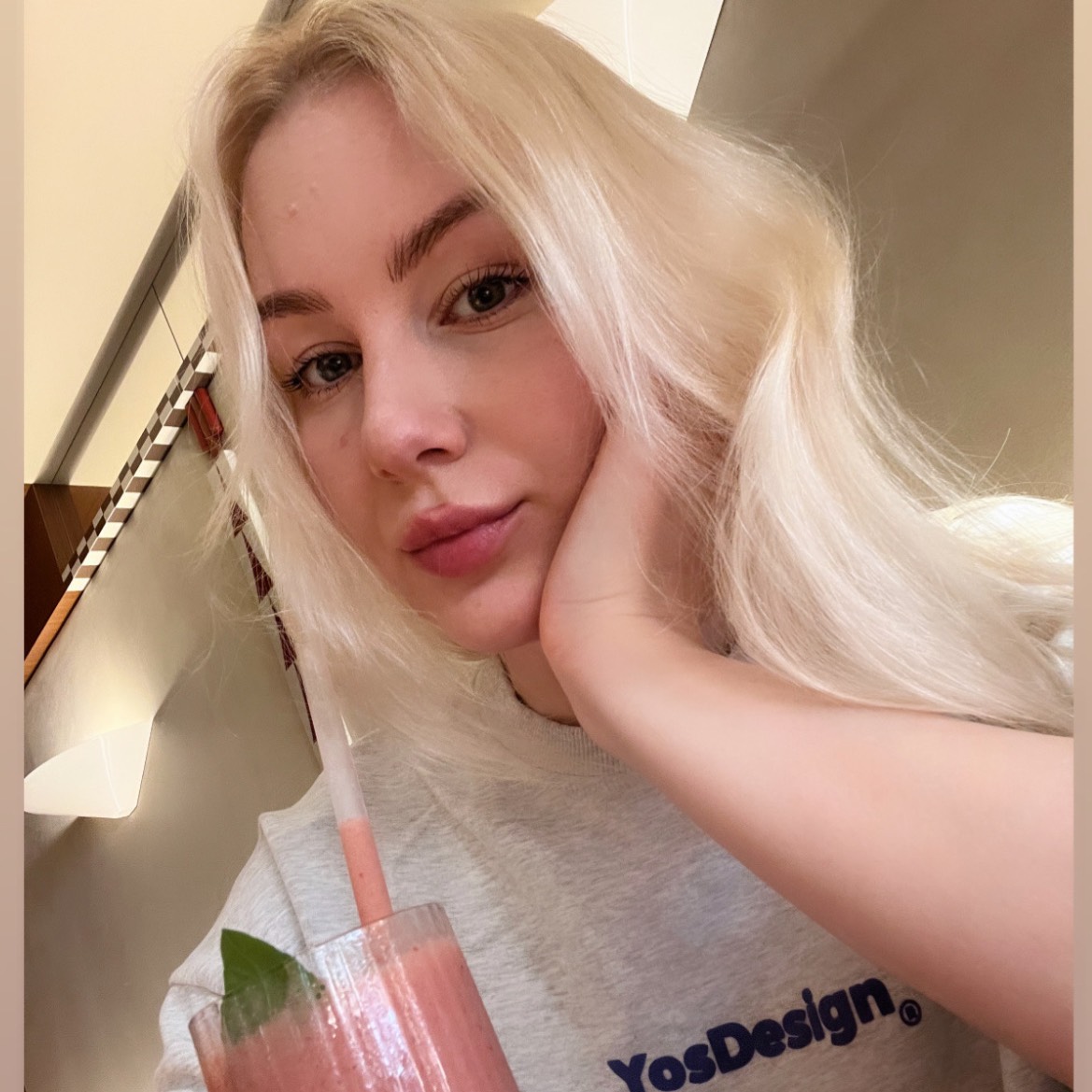 ANANA from RU on Tango Live