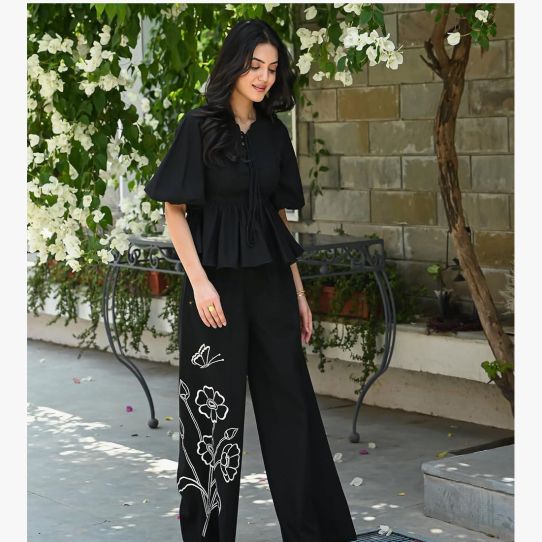 Tamilgirl ammu from IN on Tango Live