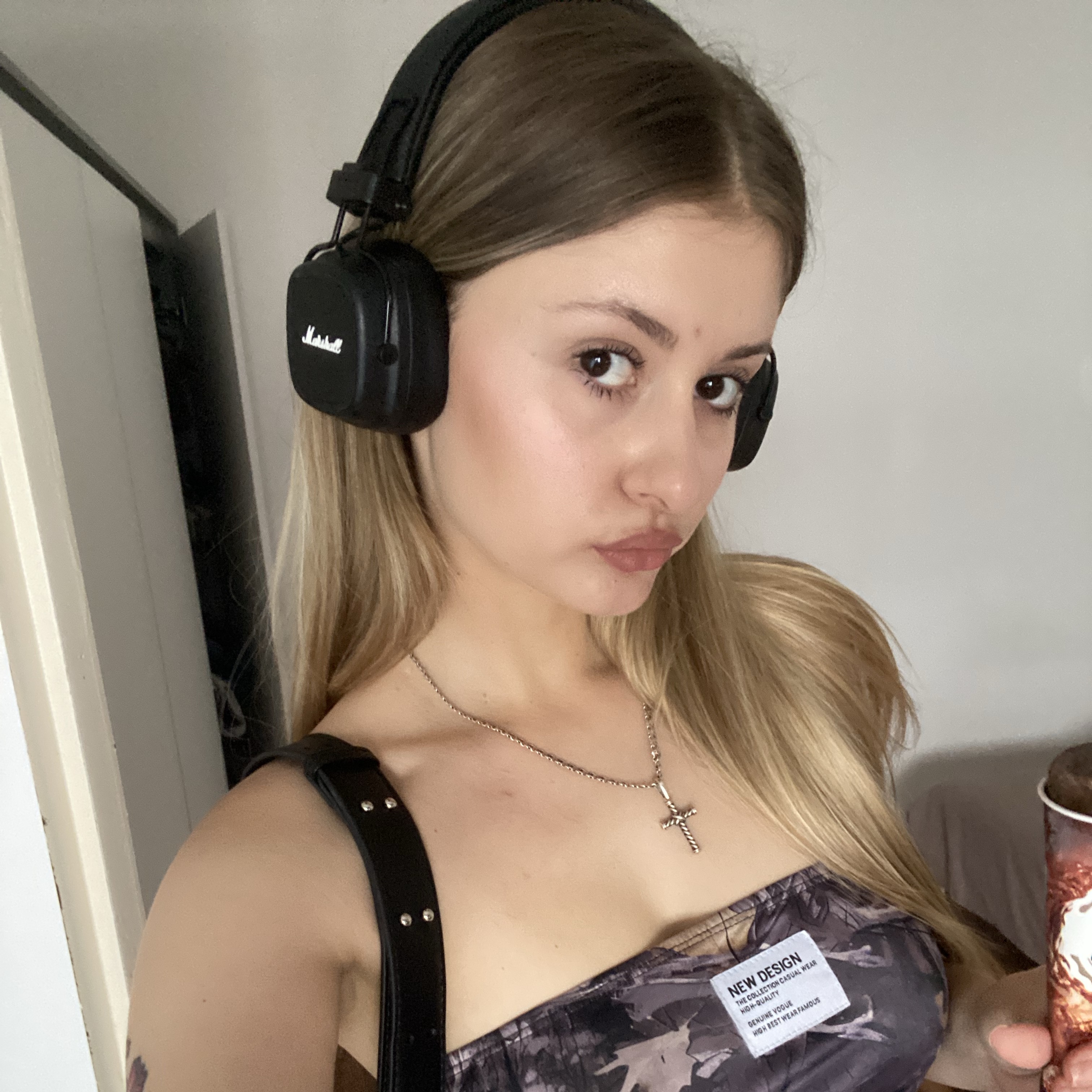 Chill girl🎀 from UA on Tango Live