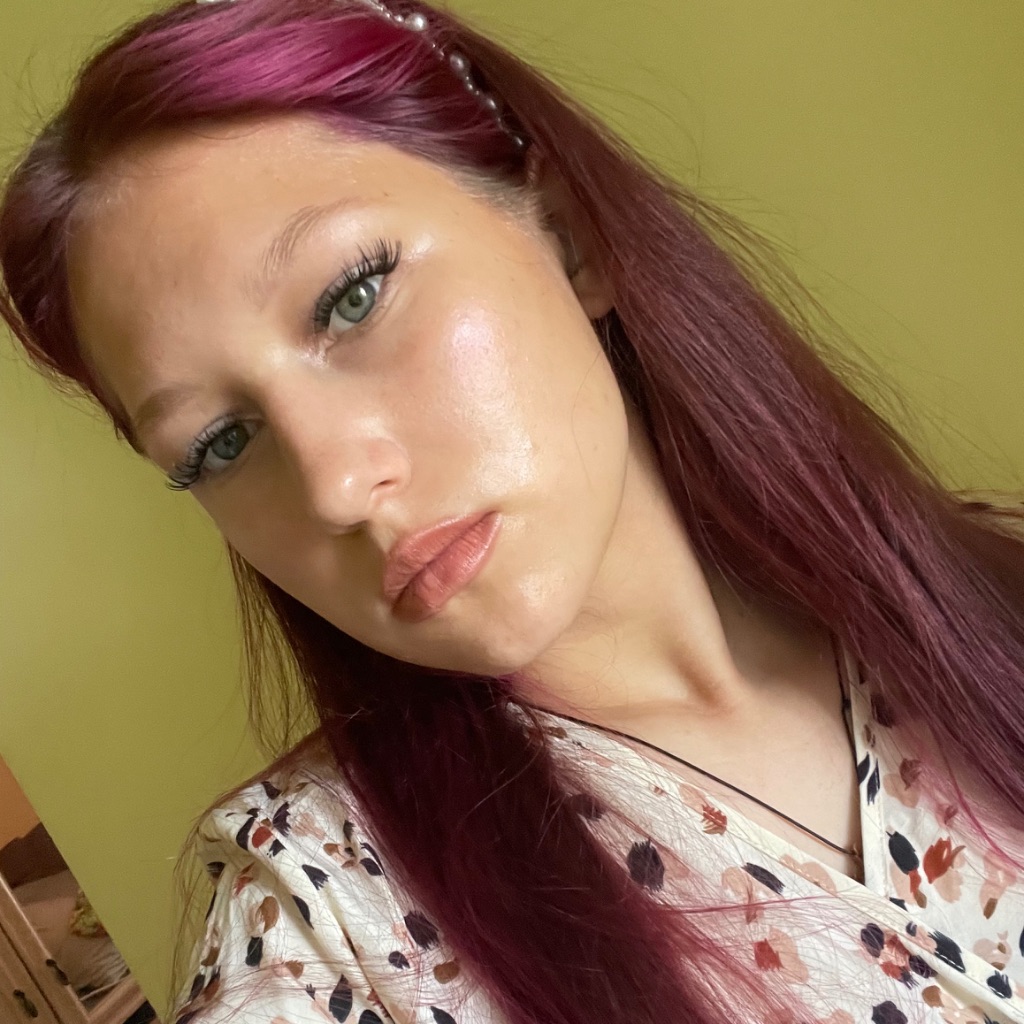 Sladkaia_buloshka♾️ from UA on Tango Live