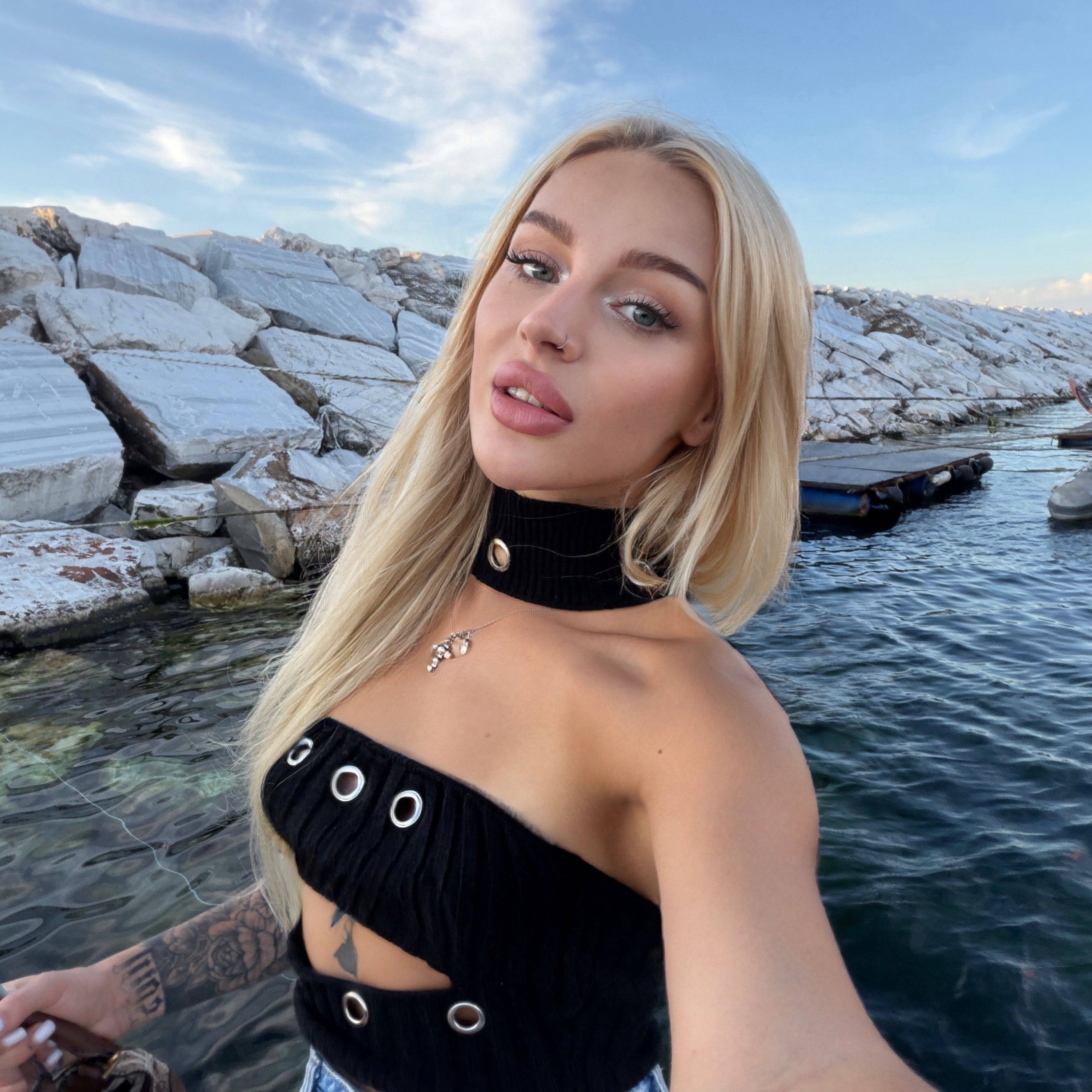 Holy Honey pie🍯🧁 on Tango Live
