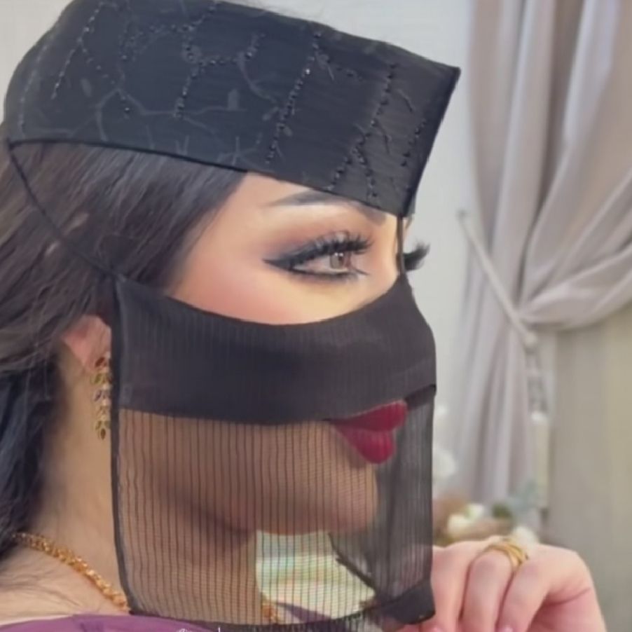 عمتك جميلة 👠👠