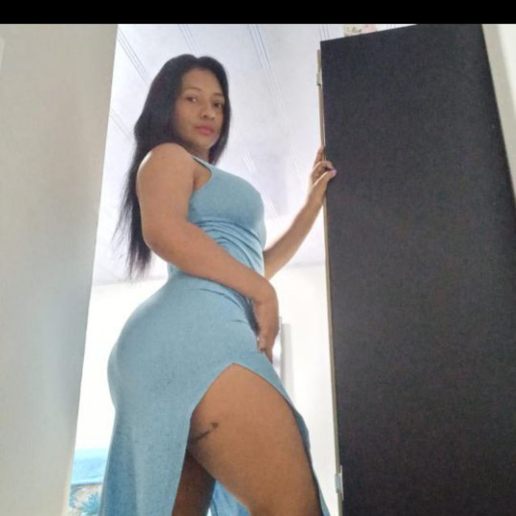 Morenita canela from CO on Tango Live
